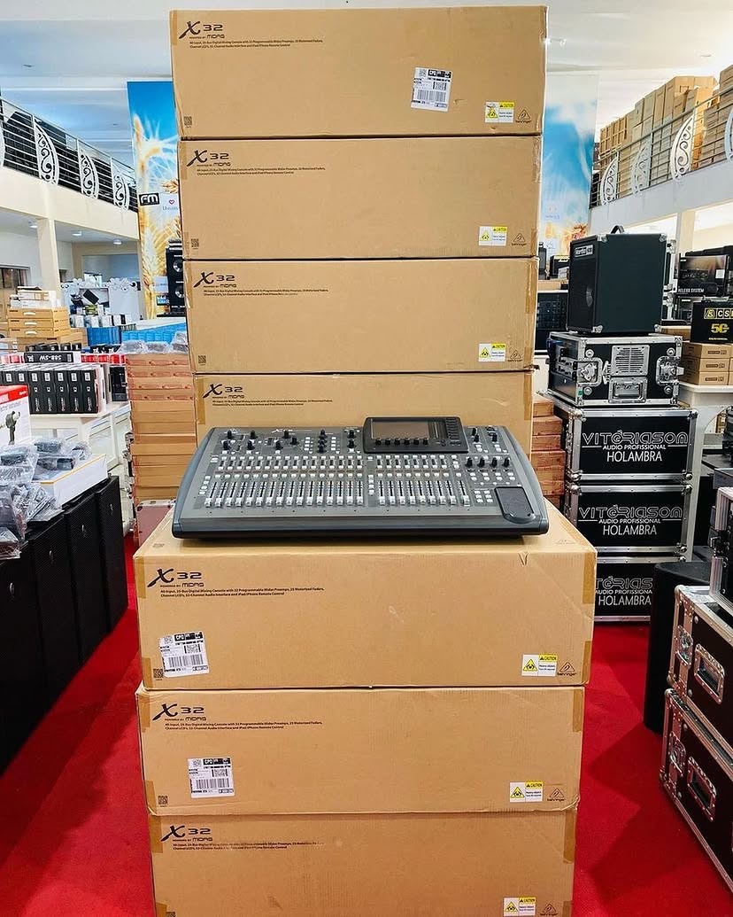 Behringer X32, Midas M32, Soundcraft Ui24R, Pioneer DJ CDJ-3000, AlphaTheta CDJ-3000X,